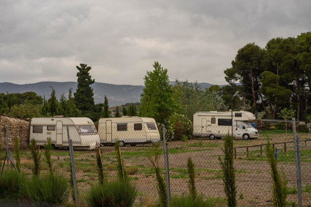 Foto foto van een caravan in de bergen