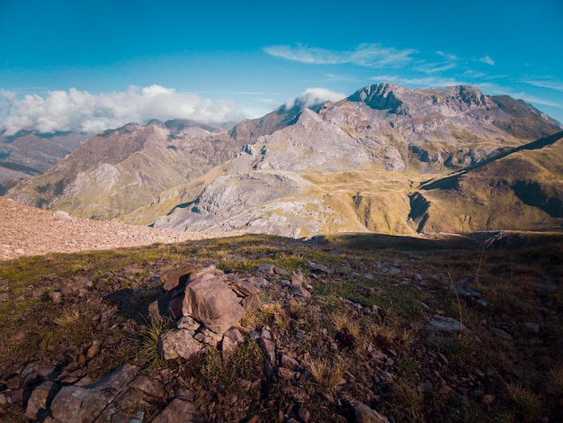 Foto van een dag wandelen, genietend van de natuur en de bergen in de Pyreneeën van Aragon, Ordesa.