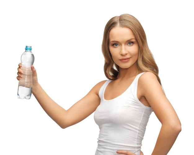 foto van jonge mooie vrouw met fles water