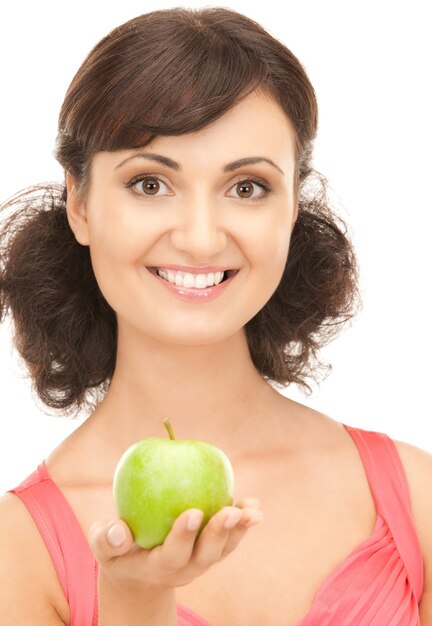 foto van jonge mooie vrouw met groene appel