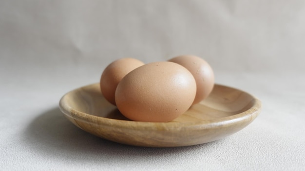 Foto foto van kippeneieren. van bovenaf gefotografeerd. voorbeeld van een foodfoto.