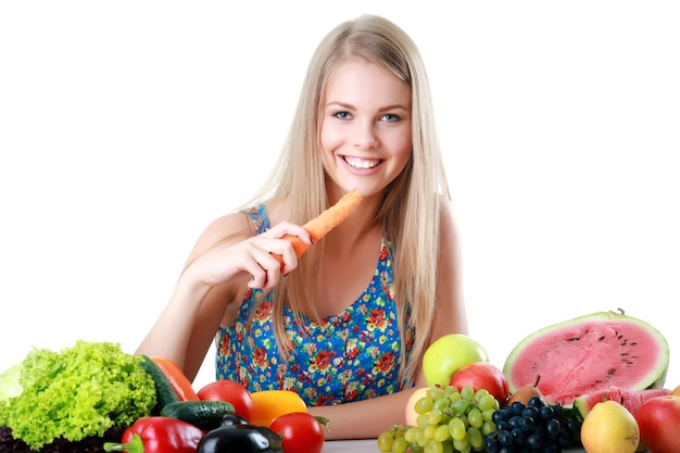 foto van mooie vrouw met fruit