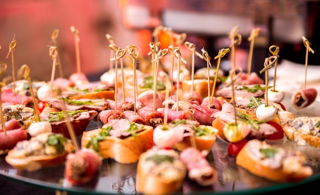 Foto van Snack op een buffettafel tijdens een feestje