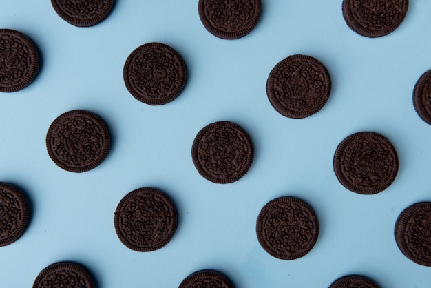 Foto foto van veel koekjes van chocoladesnoepjes