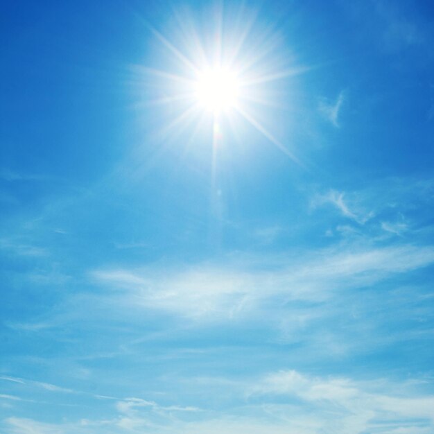 Foto foto witte wolk op blauwe lucht