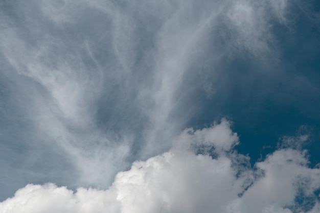 Foto foto witte wolk op blauwe lucht