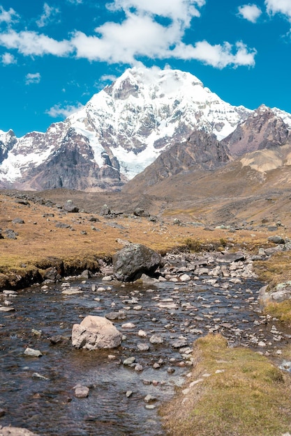 fotoboek van de besneeuwde ausangate in cusco Peru