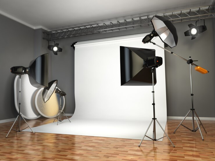 Foto fotostudio met verlichtingsapparatuur flitsen softboxen en reflectoren