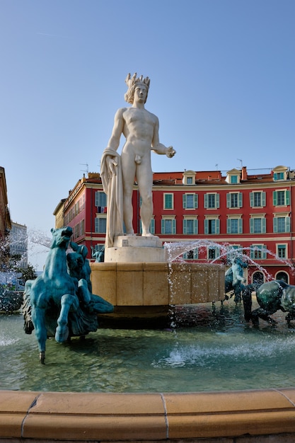 Fountain du soleil op place massena nice frankrijk