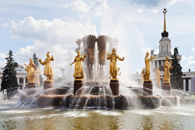 Fountain friendship of nations al vvc di mosca