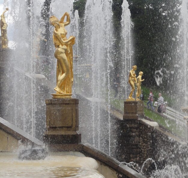 Foto fontana di notte