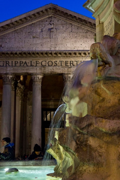 Foto fonte del pantheon a roma di notte