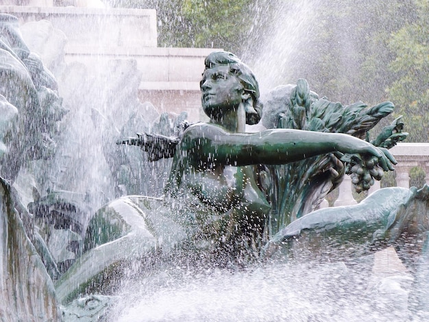 Photo fountain statues at monument aux girondins