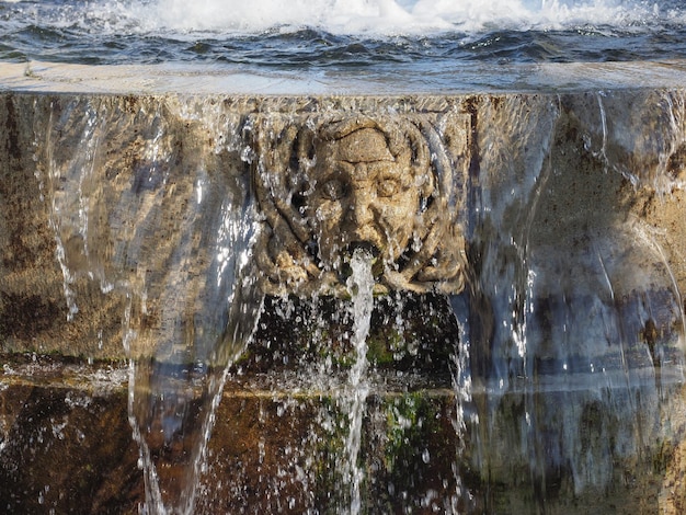 Fountain water cascade