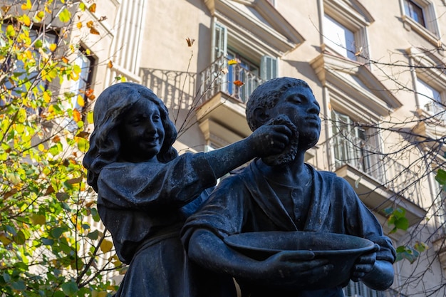 Fountain with bronze figures of two children playing