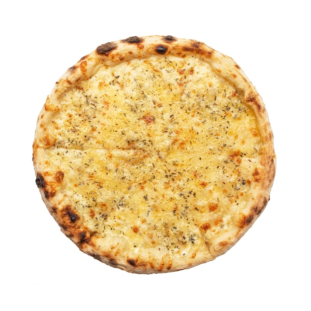 Foto pizza ai quattro formaggi su sfondo bianco isolato