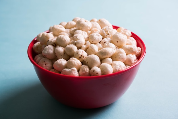 Photo fox nut or roasted lotus seed or makhana