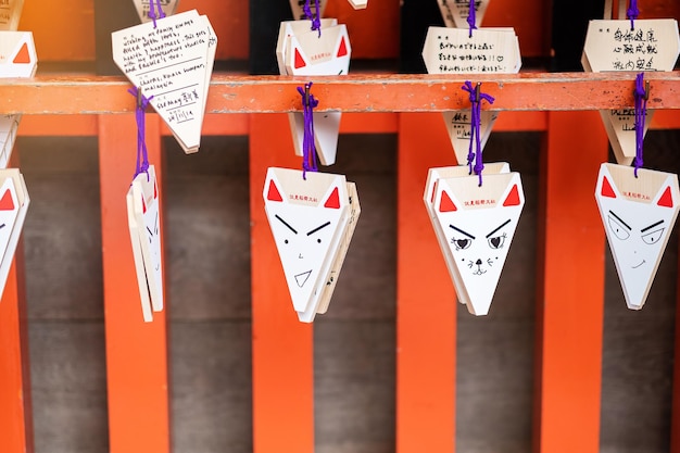 Fox Shape Ema houten wensplaten in Fushimi Inari-schrijn gelegen in Fushimiku-oriëntatiepunt en populair voor toeristenattracties in Kyoto Kyoto Japan 27 november 2019