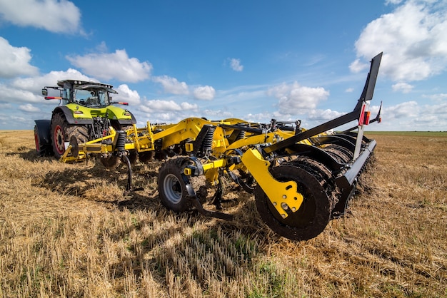 A fragment of a disc cultivator, a system for soil cultivation in a robot, Intensive soil cultivation using two rows of harrows with vertical continuous protection