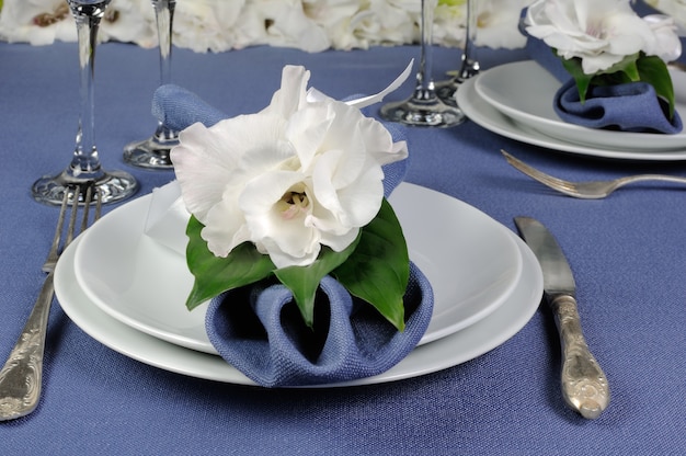 Fragment table setting decorated with flower napkin