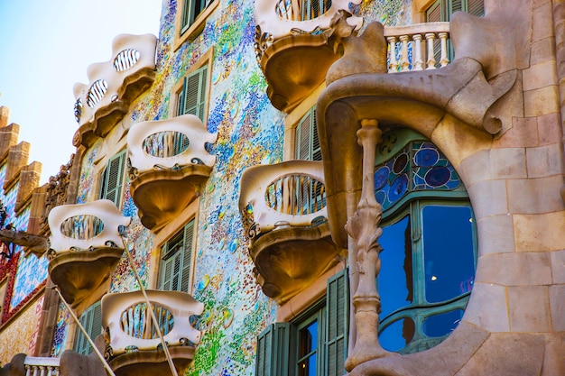 Fragment van Casa Batllo-gebouw in Barcelona in Spanje. Het wordt ook wel House of Bones genoemd. Het is ontworpen door Antoni Gaudi