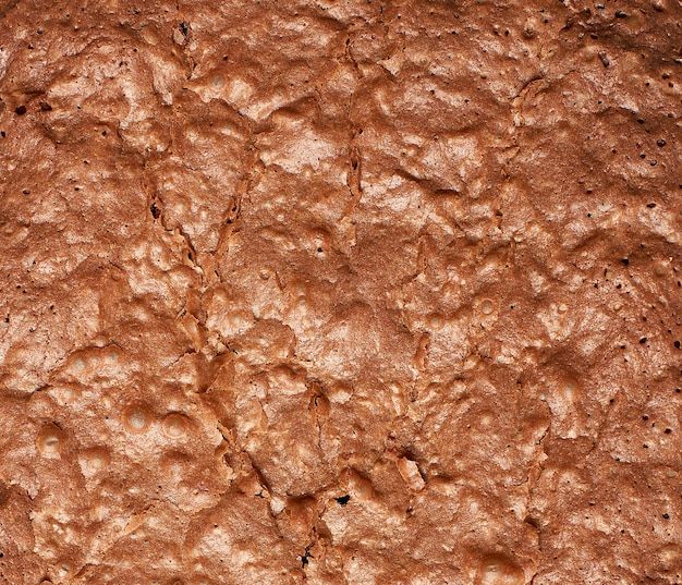 Fragment van de gebakken cake van de browniechocolade met gebarsten oppervlakteachtergrond