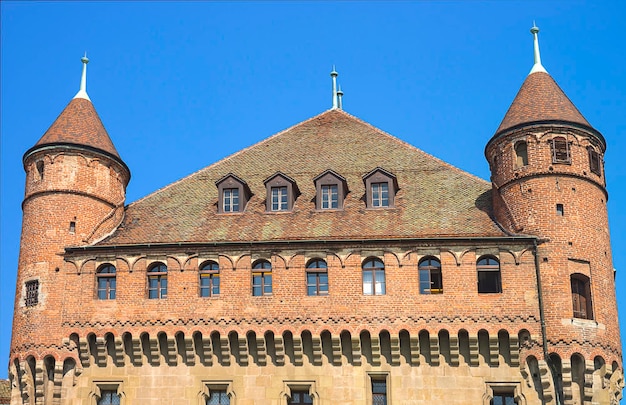 Fragment van het kasteel van Lausanne in de zomer