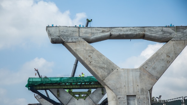 Foto vista frammento della strada sotto ricostruzione.