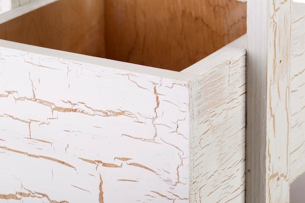 白い背景のクローズアップの木箱の断片