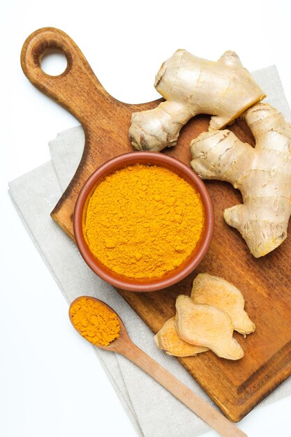 Foto condimento profumato alla curcuma, uno degli ingredienti principali del curry indiano