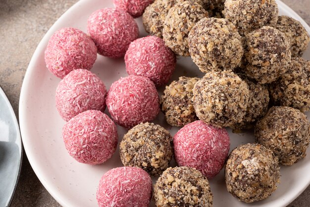 Framboos-kokos truffels en chocoladetruffels