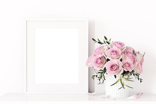 Frame mockup op witte achtergrond met rozen