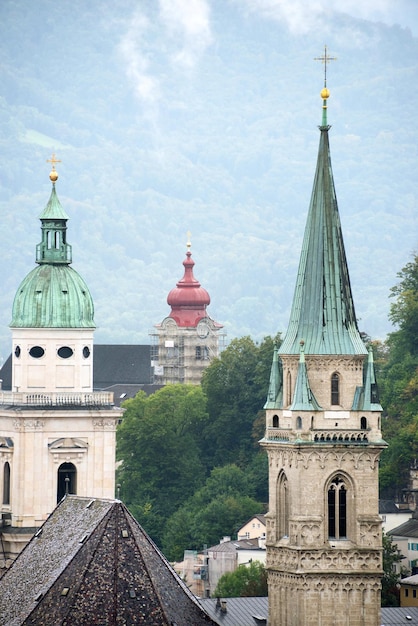 Foto franciscaanse kerk en kathedraal van salzburg in de stad