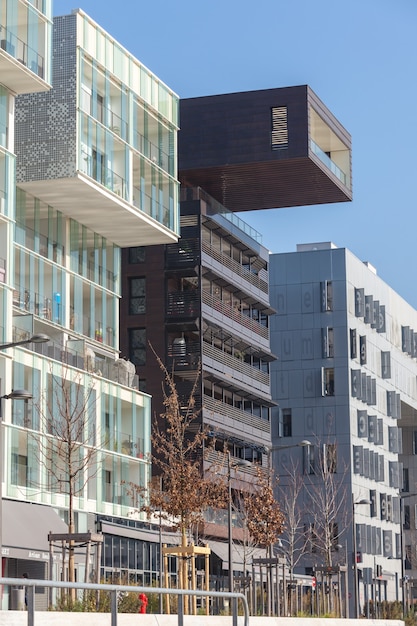 Frankrijk, lyon - februari 19: the confluence district in lyon, frankrijk op 19 februari 2013. nieuwe wijk met een moderne architectuur in de plaats van de oude haven