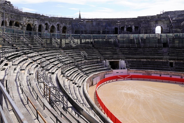 Foto frans romeins amfitheater uit de eerste eeuw in nîmes, zuid-frankrijk
