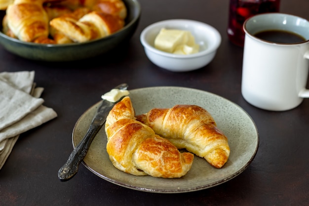 Franse croissants. Gebakjes. Ontbijt. Nationale keuken. Vegetarisch eten.