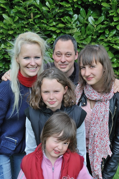 Foto franse familie in haar tuin