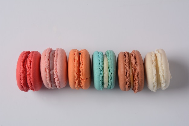 Franse kleurrijke macarons als dessert