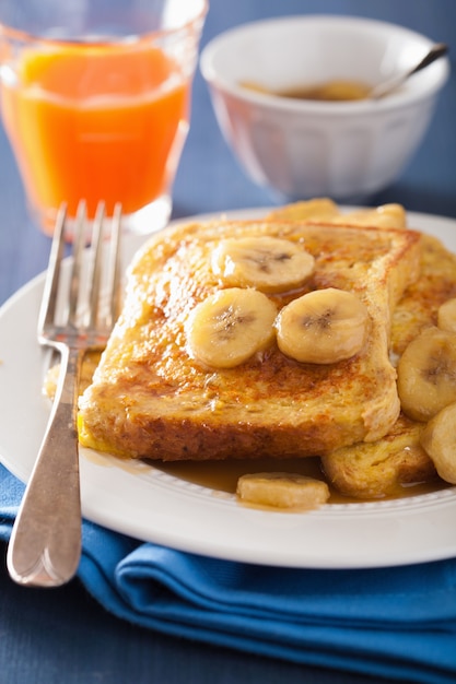 Franse toast met gekarameliseerde banaan als ontbijt