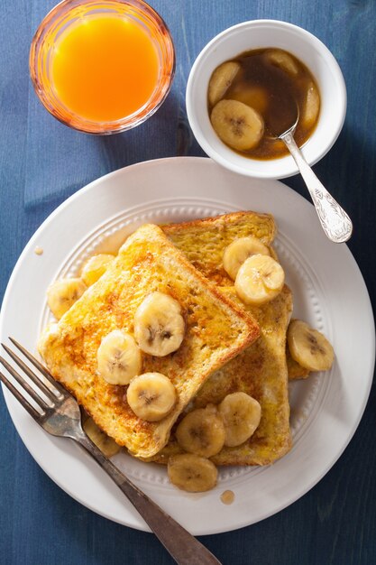 Franse toast met gekarameliseerde banaan als ontbijt