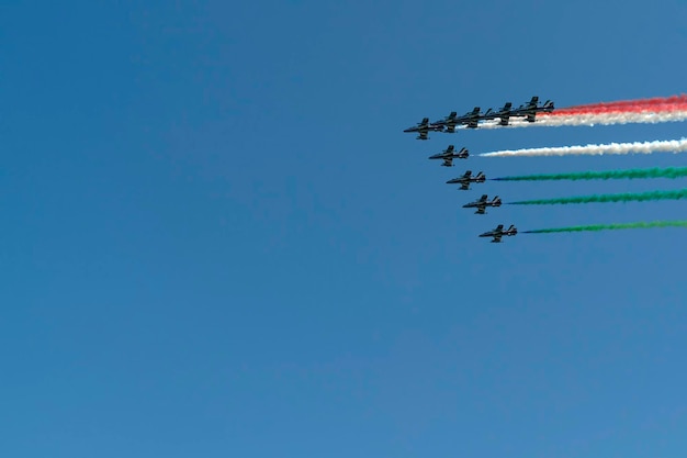 Frecce Tricolori 이탈리아 곡예 비행 팀 구성 이탈리아 국기 빨간색 흰색과 녹색 연기