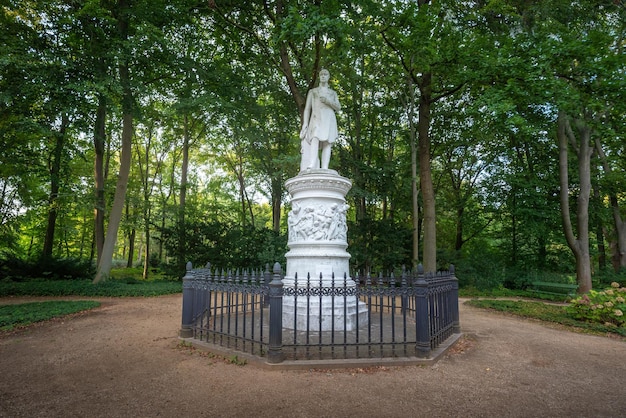 Статуя Фридриха III Прусского в парке Тиергартен в Берлине, Германия
