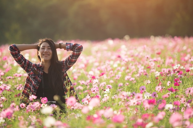 자연을 즐기는 무료 행복한 여자