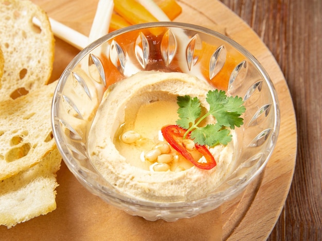 Free photo chickpea hummus on a  wooden table