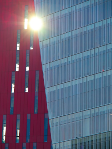 Photo free photo street reflection on glass steel building