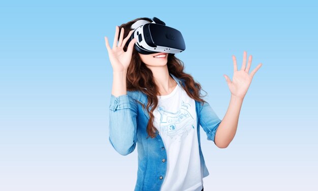 가상 현실에 참여하는 VR 엔터테인먼트 기술을 경험하는 여성 무료 사진
