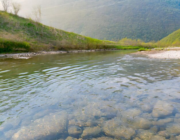 Photo free space on the water surface of the mountain river