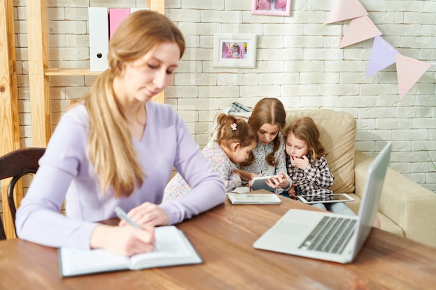 Freelance werknemer maken van aantekeningen