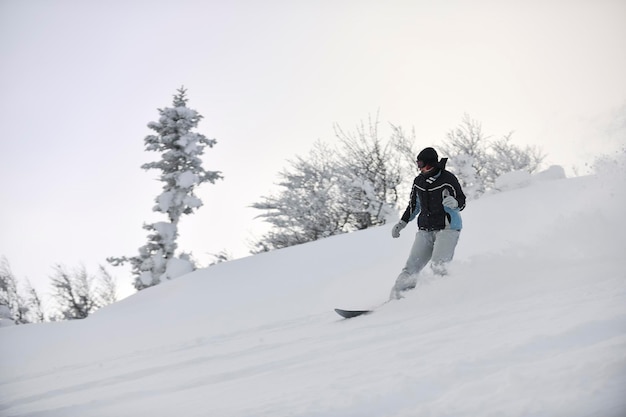 freestyle snowboarder