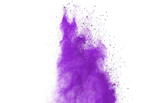 Bloccare il movimento della polvere di colore viola che esplode su sfondo bianco